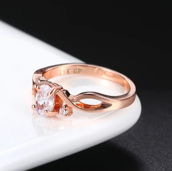 New 18k GP Rose Gold CZ Ring - Picture 5 of 6
